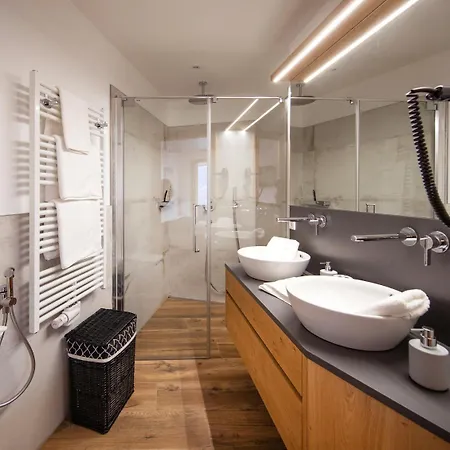 Adlerhorst 2 Zell Am With Private Sauna * 滨湖采尔